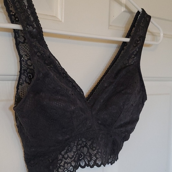 Gorgeous lacey bralette - Picture 4 of 5